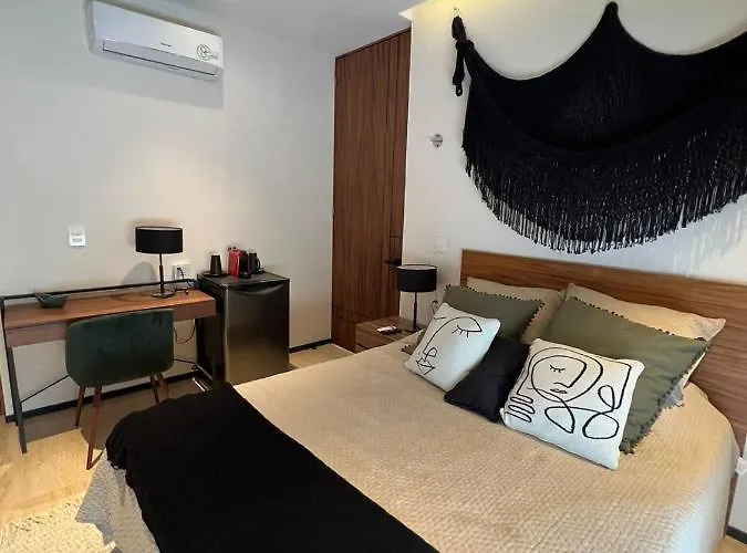 Hyde Apartment *