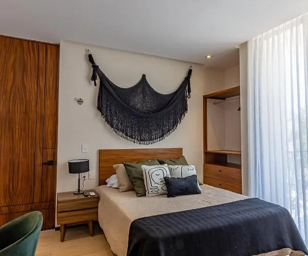 Hyde Apartment *