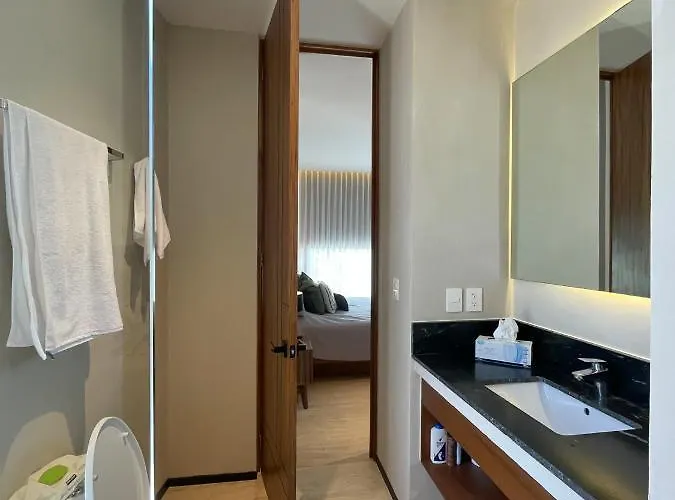 Hyde Apartment *